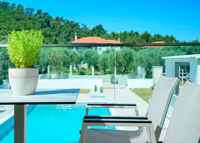 Aquamarine Luxury Hotel *